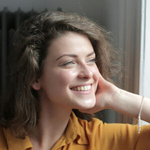 orbillife-buklet-dis-macunu-ile-gulumseyen-misafir